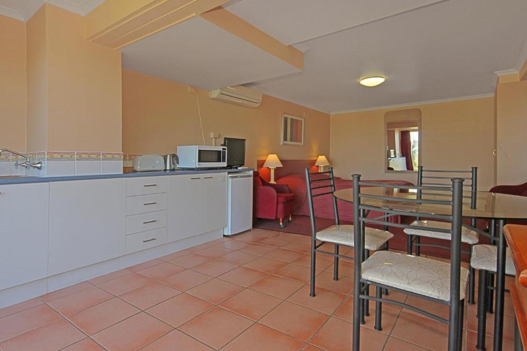 Milton Village Motel Room photo